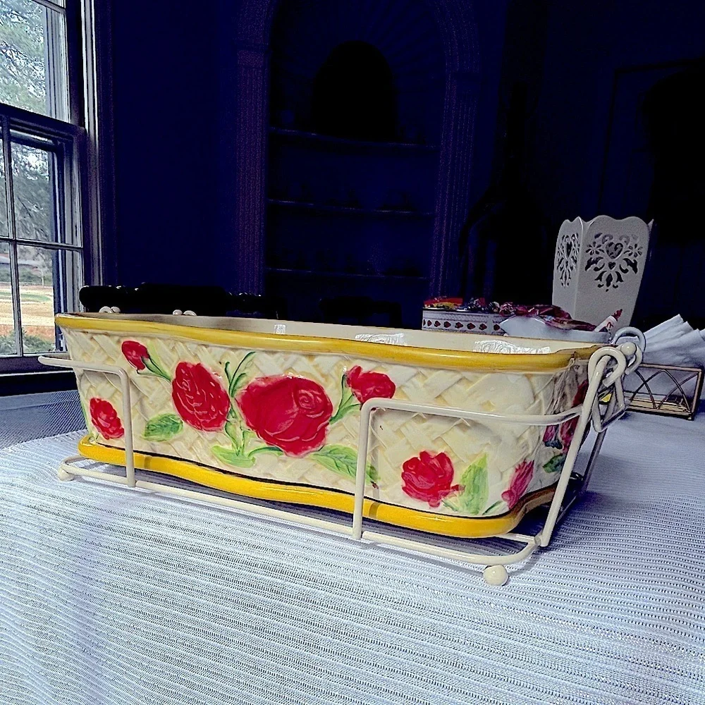 2.5 QT Old World Rose Presentable Serviceware RARE All YELLOW Rare